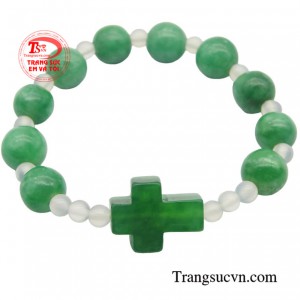 Chuỗi tay mân côi ngọc là vật dụng cầu nguyện không thể thiếu của người Công giáo, thể hiện lòng yêu mến và kính trọng Thiên Chúa.