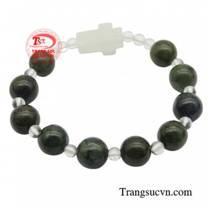 Việc lần chuỗi mân côi giúp con người tập trung tâm trí, cầu nguyện cho bản thân, gia đình và những người xung quanh.