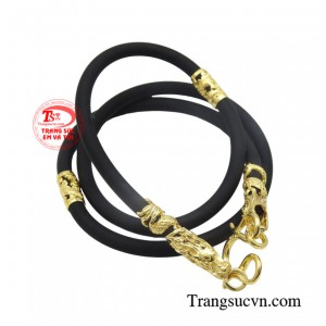 Không chỉ với vẻ ngoài khoẻ khoắn, cá tính, năng động mà kiểu dáng và kích thước còn phù hợp với mọi lứa tuổi có thể đeo làm tôn lên sự tinh tế và lịch lãm cho bản thân.