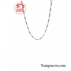 Mỗi mặt dây chuyền bạc đều mang trong mình một câu chuyện riêng, ẩn chứa những ý nghĩa đặc biệt.