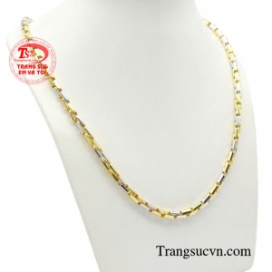 Khi đeo trên mình chiếc dây chuyền đầy lịch lãm này bạn còn khẳng định được sức cuốn hút của đàn ông, gu thẩm mỹ cũng như độ tinh tế và bắp kịp với xu hướng hiện đại. 