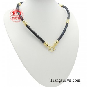 Với chất liệu da cao cấp mang lại đồ bền, đẹp theo thời gian.