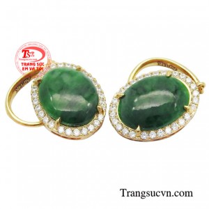 Sản phẩm không chỉ là món trang sức thể hiện gu thẩm mỹ tinh tế và vị thế xã hội mà còn là tài sản có giá trị, không bị mất giá theo thời gian.