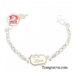 Lắc tay bạc bé yêu kiểu dáng mới hiện được nhiều phụ huynh lựa chọn dành cho con mình. 