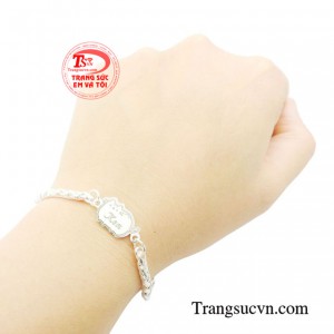 Đây cũng là món quà xinh xắn dành tặng cho con yêu vào những dịp sinh nhật hay đầy tháng.