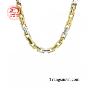 Món trang sức là nguồn sức mạnh giúp đấng mày râu chinh phục ánh nhìn từ những người xung quanh.