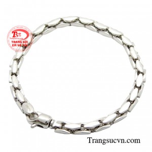 Lắc tay nam vàng trắng uy quyền là biểu tượng cho sự sang trọng, đẳng cấp và tinh tế của phái mạnh. 