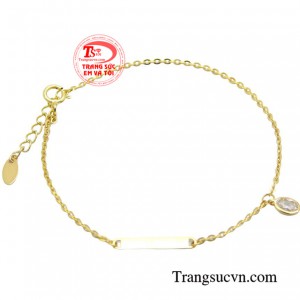 Một chiếc lắc tay nữ đẹp sẽ nhẹ nhàng ôm lấy cổ tay người đeo vừa không gây vướng víu vừa mang đến sự thoải mái cho bạn. 