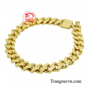 Một điểm cộng cho chiếc lắc là thiết kế móc khóa hiện đại và dễ dàng sử dụng.