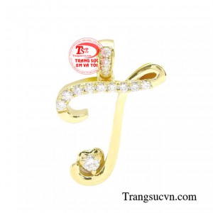 Mặt chữ T vàng 18k không chỉ là món phụ kiện đơn thuần mà còn là biểu tượng của sự sang trọng, quý phái và tinh tế.