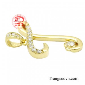 Mặt dây chữ T chính là món quà ý nghĩa và sang trọng, tô điểm thêm vẻ đẹp rạng ngời cho phái nữ.