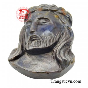 Mặt dây như lời nhắc nhở về tình yêu thương và sự hy sinh của Chúa Giêsu, mang đến cho người đeo niềm tin và sức mạnh tinh thần. 