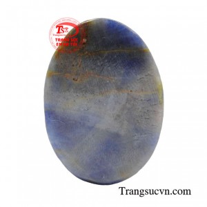 Hình ảnh Chúa Giêsu với trái tim rực lửa tượng trưng cho tình yêu thương vô bờ bến của Ngài dành cho nhân loại.