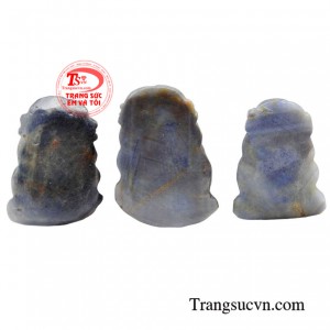 Mặt dây có nhiều kiểu dáng, kích thước đa dạng, phù hợp với sở thích và nhu cầu của từng người.