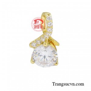 Mặt dây nữ vàng may mắn với kiểu dáng thanh lịch tôn lên sự dịu dàng, tinh tế và phong cách phái đẹp.