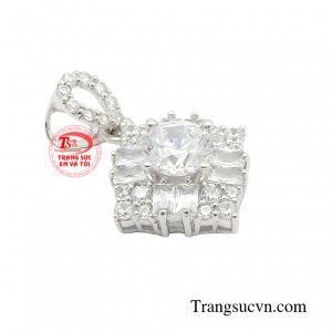 Nàng có thể phối chúng với những chiếc dây chuyền để trở nên thanh lịch, tôn lên sức quyến rũ của bản thân mình.