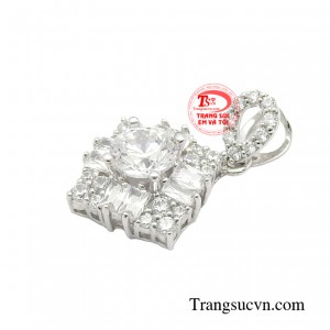 EVT luôn mang đến cho các bạn những mẫu mặt dây đẹp nhất.