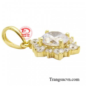 Với thiết kế nhỏ nhắn, xinh xắn nhưng không kém phần thanh lịch giúp cho nàng thêm phần lộng lẫy hơn.