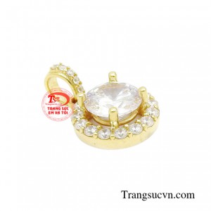 Sản phẩm thích hợp cho những cô gái với phong cách thanh lịch nhưng vẫn có điểm nhấn thời trang độc đáo.