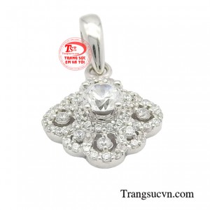 Mặt dây nữ vàng là món quà ý nghĩa dành tặng cho những người phụ nữ yêu thương trong các dịp lễ Tết, sinh nhật, kỷ niệm,...