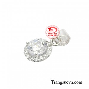 Sánh bước cùng phái đẹp trong các dịp lễ hội là điểm nhấn hoàn hảo cho bộ trang phục lịch sự, trang nhã.
