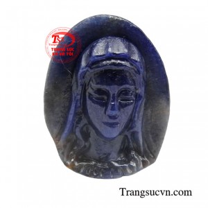 Mặt Đức Mẹ ban ơn phước lành tượng trưng cho tình yêu thương, lòng từ bi và sự che chở của Mẹ dành cho con cái. 