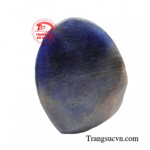 Hình ảnh Đức Mẹ được chế tác tỉ mỉ với những đường nét mềm mại, ánh nhìn hiền hậu, mang đến cảm giác bình an và thanh thản cho người sở hữu.