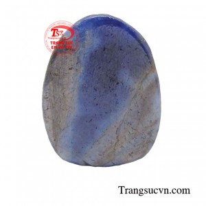 Mỗi viên đá Sapphire đều được tuyển chọn kỹ lưỡng, đảm bảo chất lượng và giá trị thẩm mỹ cao nhất.