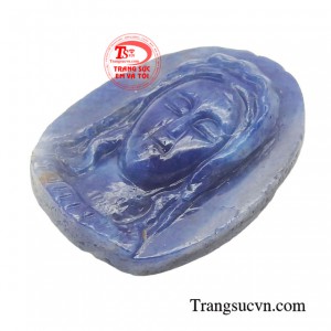 Mặt Đức Mẹ nhân từ đá Sapphire là món quà vô cùng ý nghĩa dành cho những người thân yêu, đặc biệt là những người theo đạo Công giáo.