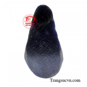 Hình ảnh Đức Mẹ được chạm khắc tỉ mỉ, mềm mại và đầy biểu cảm, thể hiện sự yêu thương, che chở và lòng từ bi của Mẹ dành cho con cái.