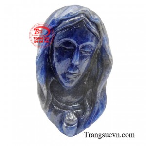 Mặt saphire Đức Mẹ hồng ân là một món trang sức độc đáo nhưng cũng mang trong mình nhiều ý nghĩa tôn giáo sâu sắc. 