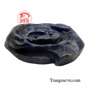 Về ý nghĩa phong thủy đá saphire sẽ giúp họ rèn luyện trí tuệ, mang lại cho họ sự dồi dào, giàu có, quyền lực, trí tuệ và may mắn.