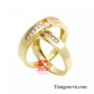 Chính vì vậy mà khi những viên kim cương sáng lấp lánh được gắn lên nhẫn cưới nó tượng trưng cho một tình yêu vĩnh cửu.