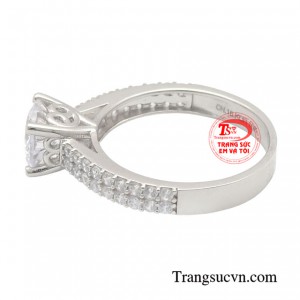 Mặc dù chỉ là chi tiết nhỏ trên cơ thể mình nhưng cũng đủ để tôn lên vẻ đẹp lung linh của quý cô.