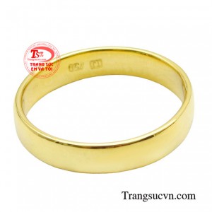 Hãy đến EVT để cùng khám phá và trải nghiệm vẻ đẹp đơn giản và tinh tế của chiếc nhẫn vàng thời trang này.