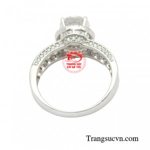 Sản phẩm không đơn thuần chỉ là món phụ kiện làm đẹp, mà còn đại diện cho thương hiệu cá nhân, giúp nàng trở lên nổi bật và cuốn hút hơn bao giờ hết.