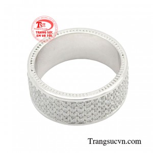 Với sự tinh tế trong việc lựa chọn và sử dụng trang sức, người đàn ông có thể tạo nên phong cách riêng góp phần tăng thêm sức hút cùng sự tự tin trong cuộc sống của mình. 