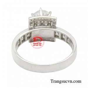 Và trang sức chính là bí mật của điểm nhấn hoàn hảo, tăng thêm sức quyến rũ và tô điểm phong cách cho các nàng.