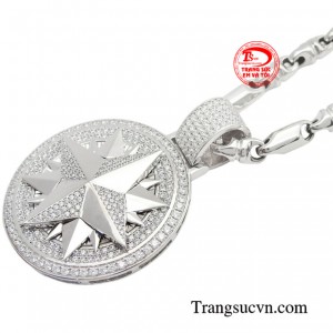 Không chỉ vậy, khi phối hợp khéo léo, sản phẩm còn giúp phái mạnh thêm phần lịch lãm.