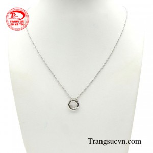 Bộ mặt dây chữ o xinh xắn giúp bạn thêm tự tin, đầy cá tính hơn bao giờ hết.