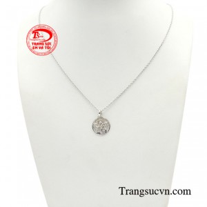 Bộ mặt dây đức mẹ bình an là sự kết hợp hoàn hảo giữa đức tin và thời trang. 