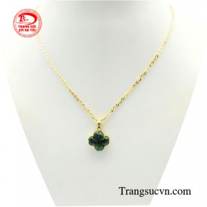 Bộ mặt dây ngọc may mắn có khả năng phát ra nguồn năng lượng tích cực.