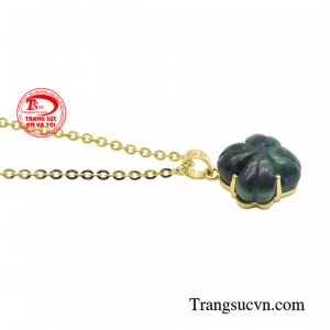 Bộ mặt dây sở hữu vẻ đẹp cực phẩm tinh xảo trong từng chi tiết.