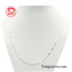 Dây chuyền bạc nữ chất lượng là sản phẩm trang nhã mang vẻ đẹp hoàn hảo không gì sánh bằng giúp các bạn nữ tự tin và trông xinh xắn hơn trong mắt người đối diện.