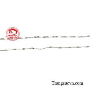 Ngoài ra, bạc còn có tác dụng với sức khỏe. Bạc được cho là có tác dụng kháng khuẩn, kháng viêm và có thể giúp cải thiện tình trạng mệt mỏi, lo âu và stress.