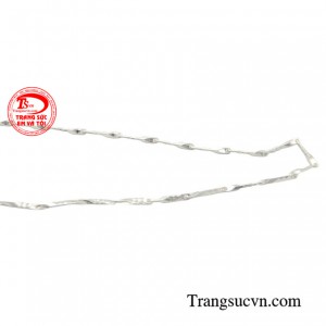 Vì vậy, khi sử dụng dây chuyền bạc, bạn không chỉ tạo ra vẻ ngoài thu hút mà còn giúp cải thiện sức khỏe của mình.