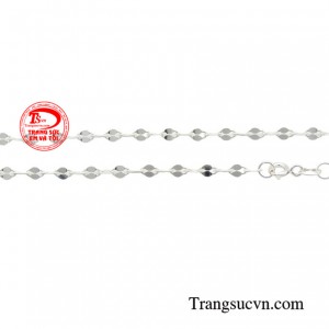 Ngoài ra đeo bạc còn giúp các chi em tránh gió, tăng cường sức khỏe.
