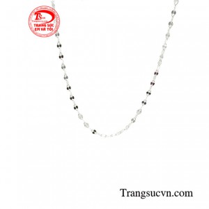 Dây chuyền bạc thời trang là sự lựa chọn hoàn hảo dành cho những cô nàng yêu thích sự nhẹ nhàng, thanh lịch.