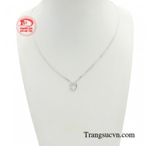 Dây chuyền nữ vàng trắng trái tim lấy cảm hứng từ những cảm xúc yêu thương đong đầy.