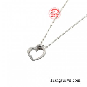 ẽ thật hoàn hảo khi các cô gái lựa chọn cho mình chiếc dây chuyền này để diện mỗi ngày.